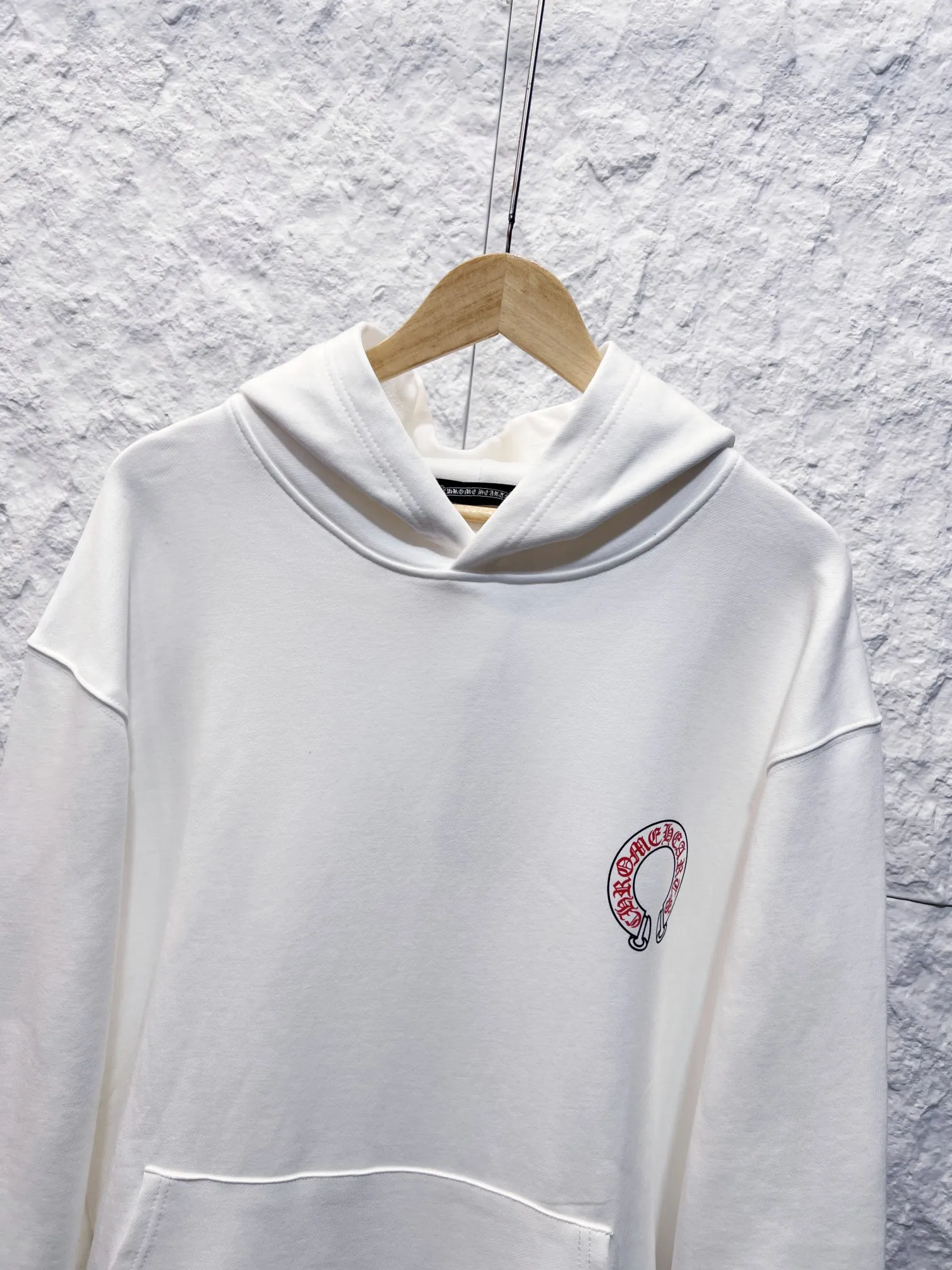 （ In Stock， ） Cemetery Cross（ ） ， ， Classic Horseshoe + Chrome Hearts ， Red Cemetery Cross Horseshoe Embroidered Hoodie（Red ）。 ：Black White Sizes：S-3XL
